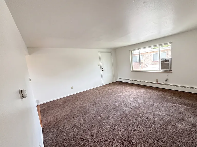 715 Moore St — Photo 4