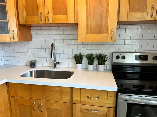 110 SE 7th St APT 2, Hallandale, FL 33009