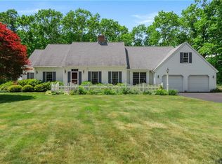9 Mackinnon Pl, East Lyme, CT 06333