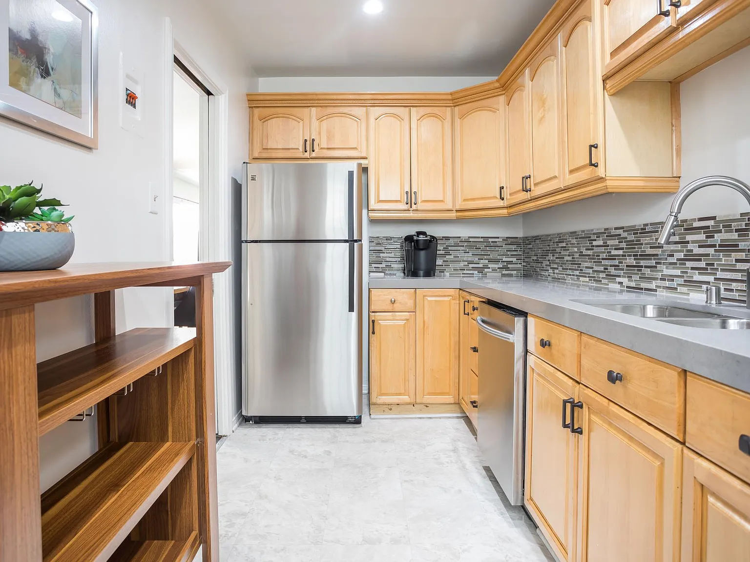 3 bed, 1.5 bath, 1200 sqft, $4,095 — Photo 3