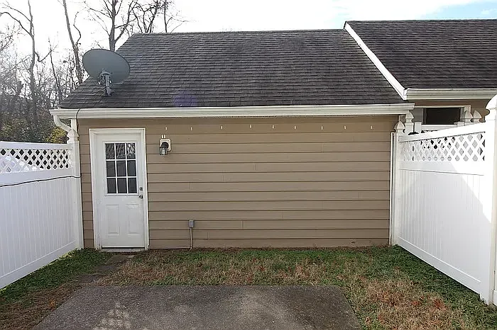7850 Heaton Way — Photo 3