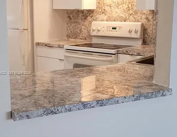 2 bed, 1.5 bath, 1633 sqft, $2,000 — Photo 3
