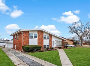 350 Carey Ct, Chicago Heights, IL