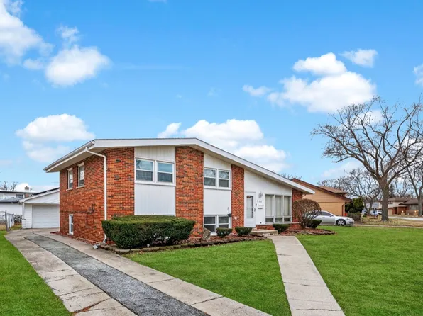 350 Carey Ct, Chicago Heights, IL 60411