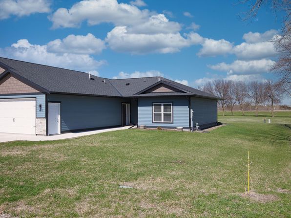 802 Elm Dr, Fairfax, MN 55332