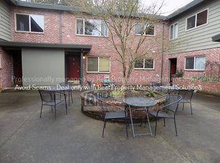 908 SW Gaines St APT 17, Portland, OR 97239