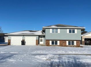 2340 18th Cir W, Williston, ND 58801