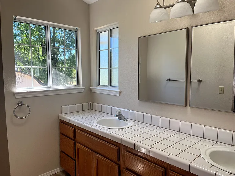 1905 Kinvarra Way — Photo 18
