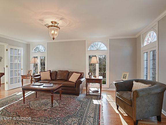 5th image of 302 Carlisle Ln