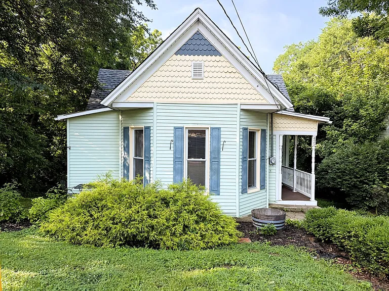 425 E Walnut St — Photo 22
