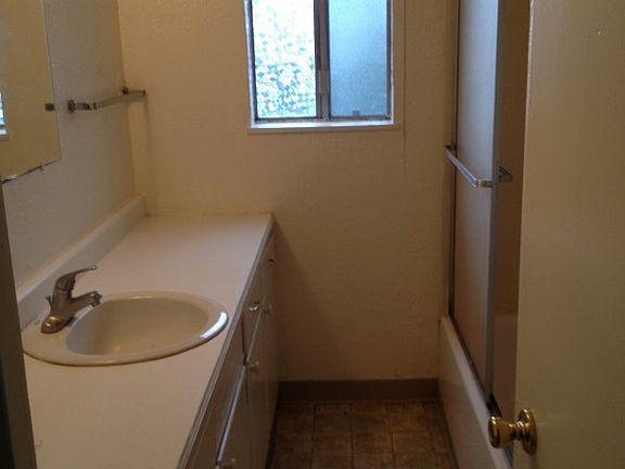 4th image of 107 Lincoln St APT 10