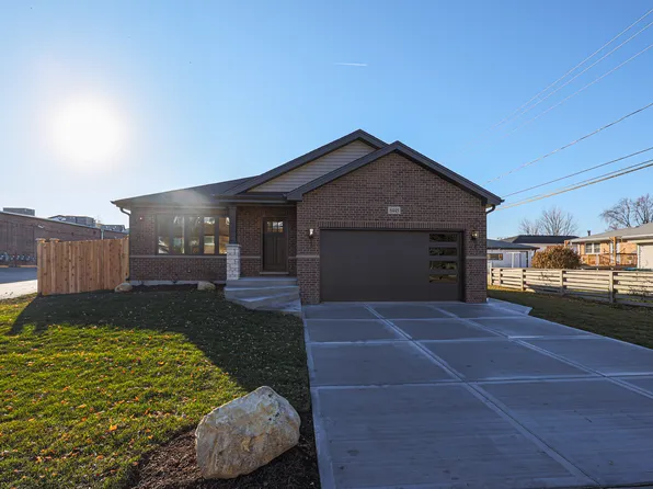 6445 Pamela Ln, Chicago Ridge, IL 60415