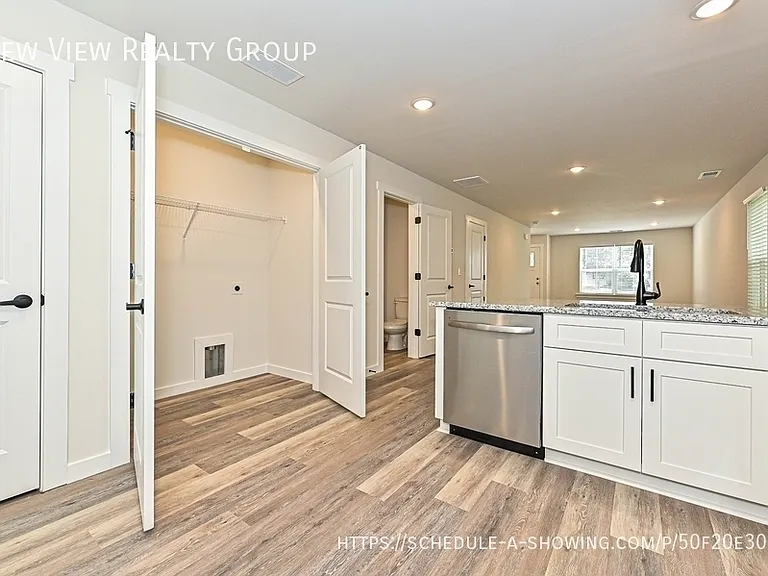 514 12th Ave NE — Photo 12