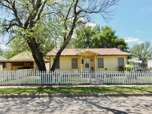 1110 Blewett St, Graham, TX 76450