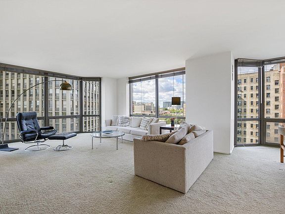 2nd image of 2650 N Lakeview Ave APT 1002