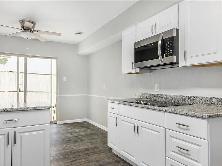 2808 Golfing Green Dr — Photo 14