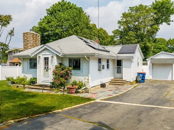 14 Ocean Ave, Fairhaven, MA 02719