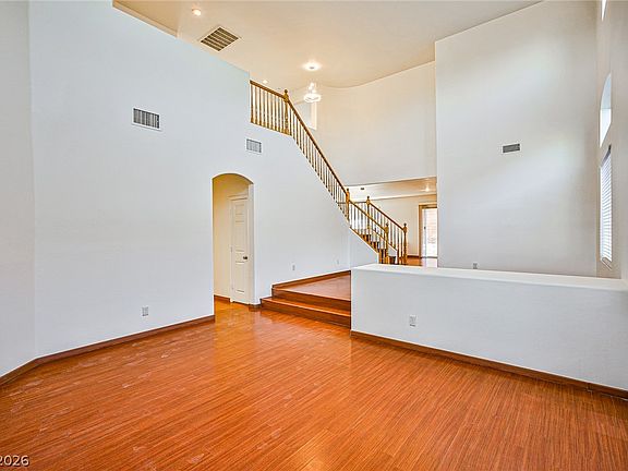 5th image of 5989 Poplar Tree St