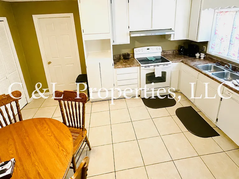 256 Sherwood Dr — Photo 8