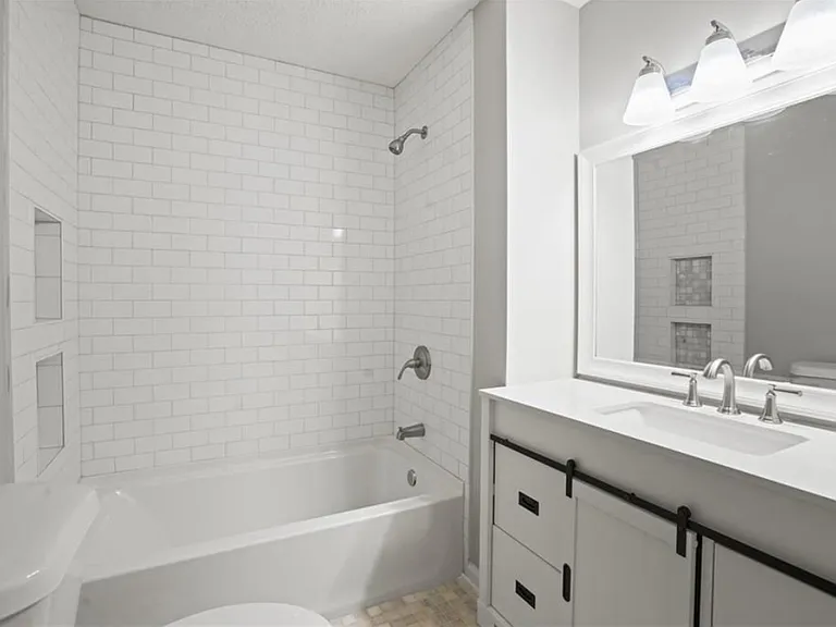 703 Navaho Ct — Photo 18
