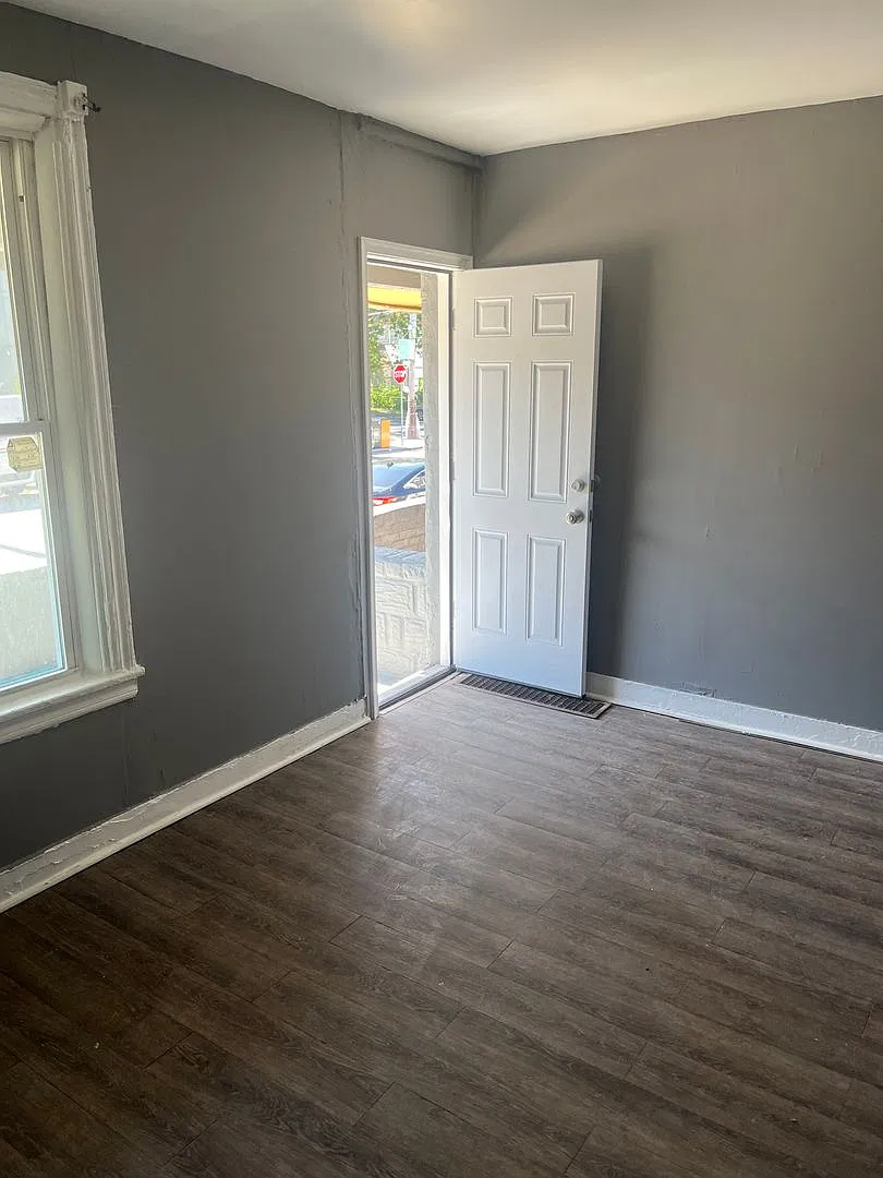 Spacious 3-Bedroom Home with Comfortable Living & Dining Areas — Photo 2
