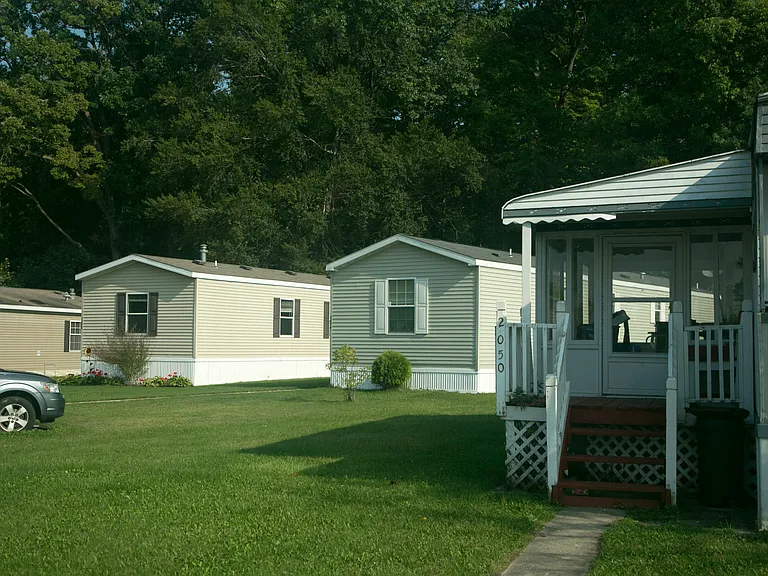 St. Clair Place — Photo 12