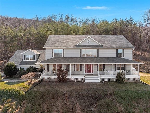 2nd image of 209 Park Ridge Ct
