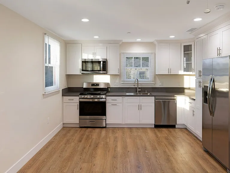 1731 S Burlington Ave #1/2 — Photo 5