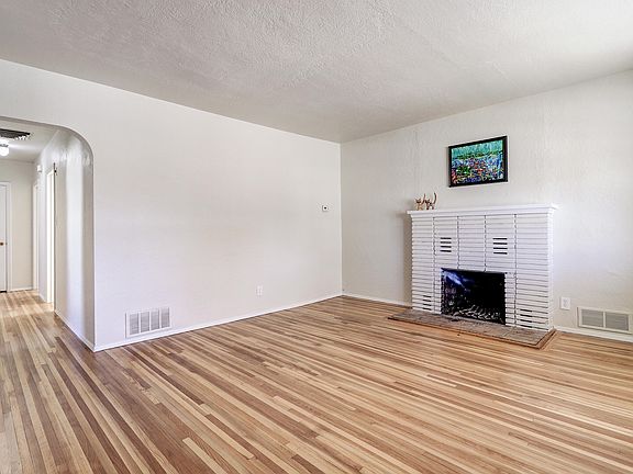 2nd image of 720 Laguayra Dr NE