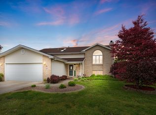 1421 Capri Ln, Dyer, IN 46311