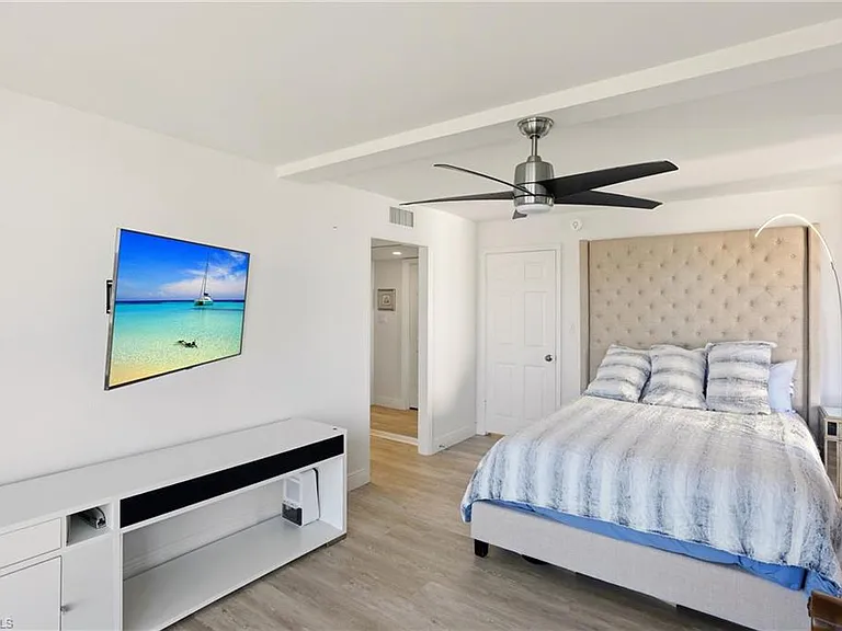 4551 Gulf Shore Blvd N #1500 — Photo 29