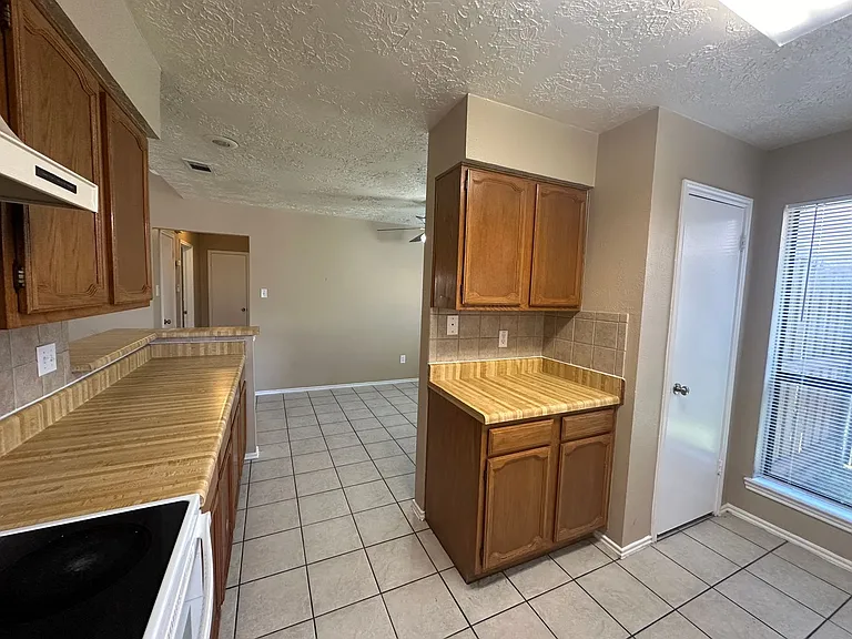 4045 Cavalry Dr — Photo 15