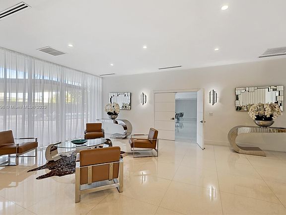 3rd image of 6450 Collins Ave APT 402