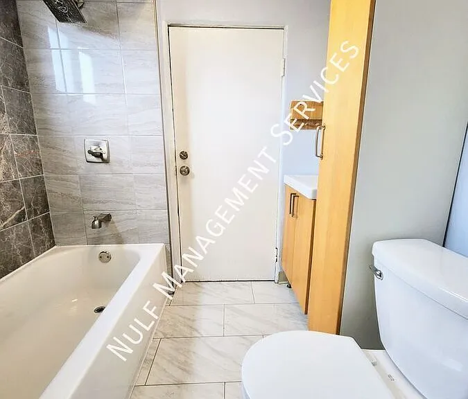 4502 Butler St #5 — Photo 3