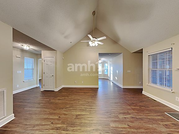 4th image of 208 Sonoma Dr