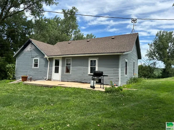 13556 Peach Ave, Castana, IA 51010