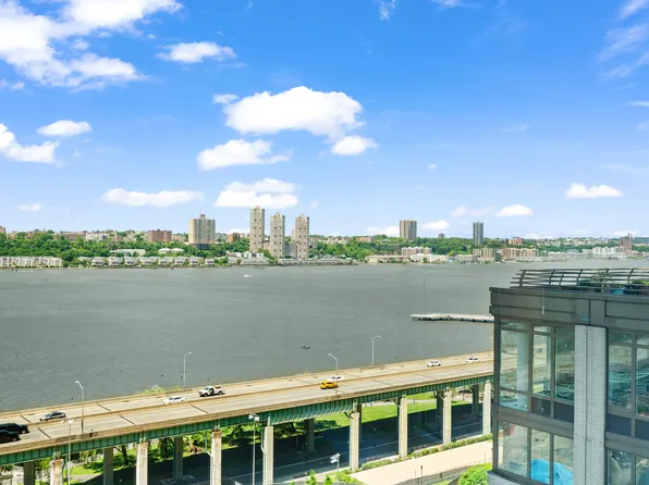 80 Riverside Boulevard image 15 of 22