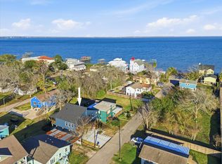 214 S Y St, La Porte, TX 77571