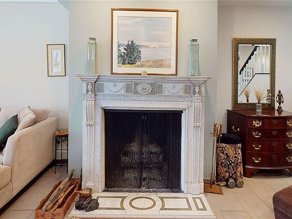 3rd image of 1965 Mornington Ln APT 1