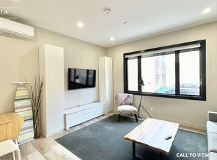201 Maclaren St #2, Ottawa, ON K2P 0L4