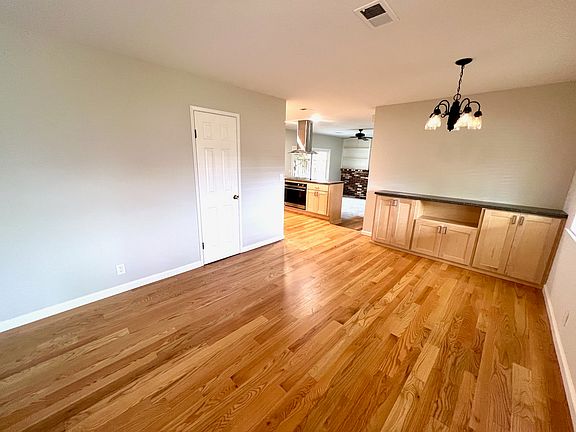 4th image of 4396 Glenpark Dr