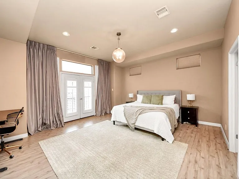 5217 Lillian St — Photo 10