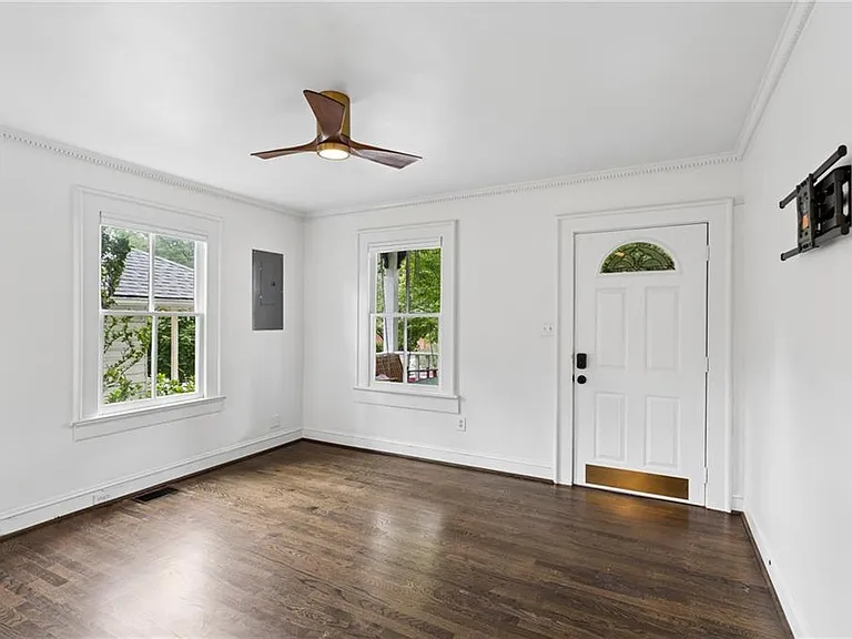 816 Virgil St NE — Photo 9