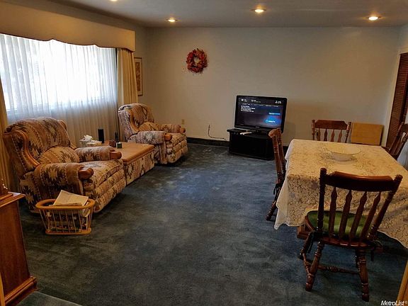 3rd image of 3380 Mabel St