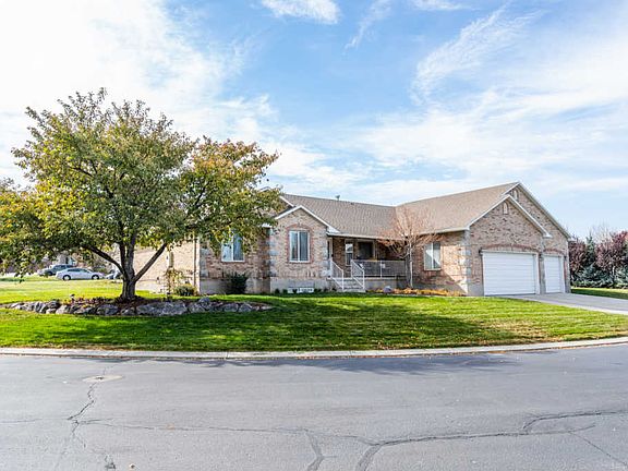 3rd image of 1586 S Parkway Ct