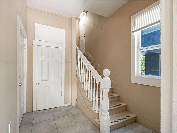 4th image of 418 E Amelia Ave APT A