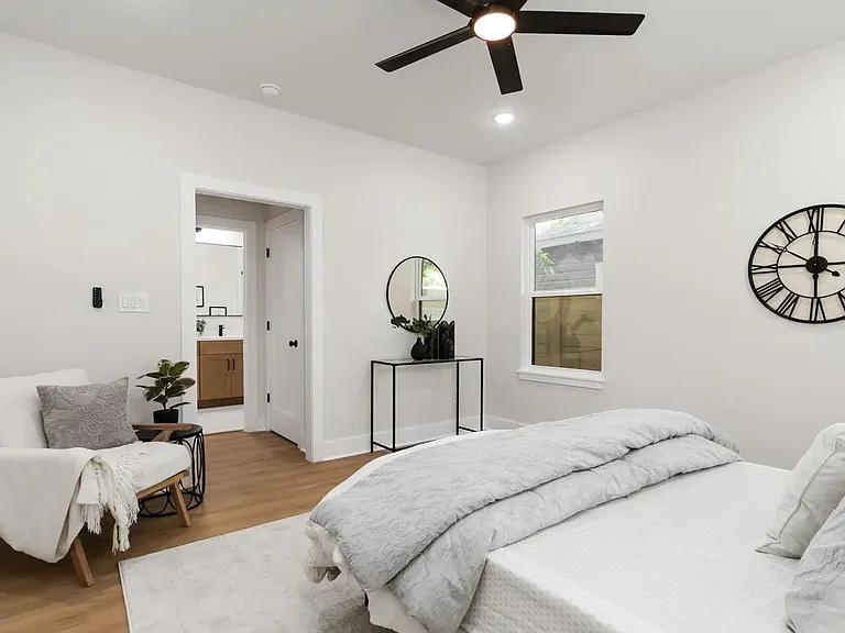 237 Carle Ave — Photo 4