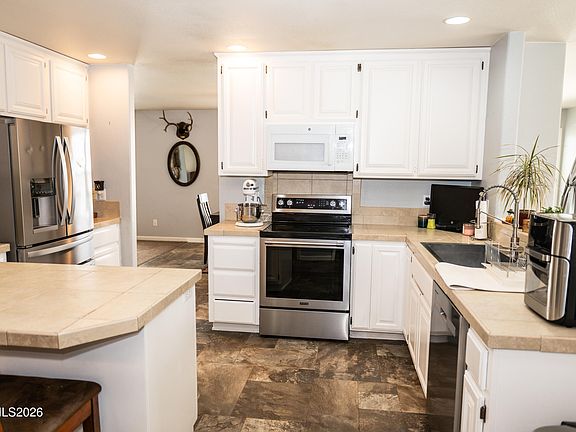 3rd image of 4695 Aurora Ave