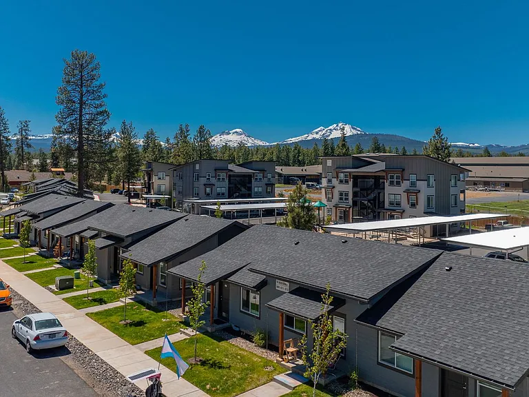 McKenzie Meadows Apartments — Photo 1
