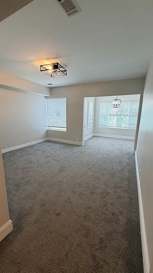 3 bed, 1100 sqft, $1,800 — Photo 2